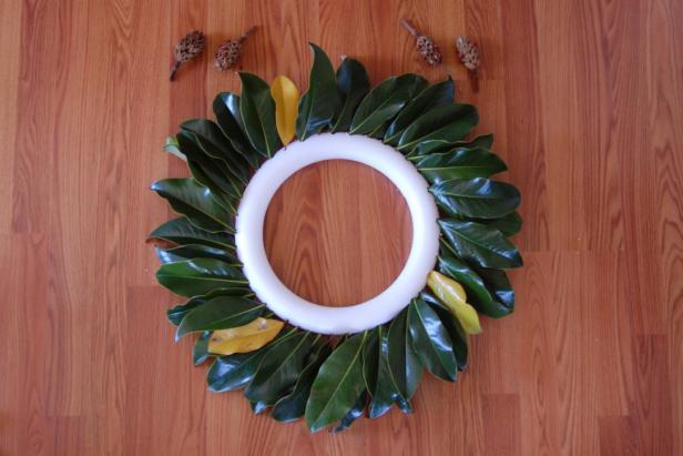DIY Magnolia Wreath Step 1 DIY Magnolia Wreath Step 1