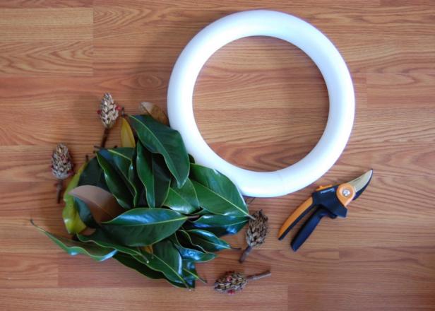 DIY Magnolia Wreath Supplies DIY Magnolia Wreath Supplies