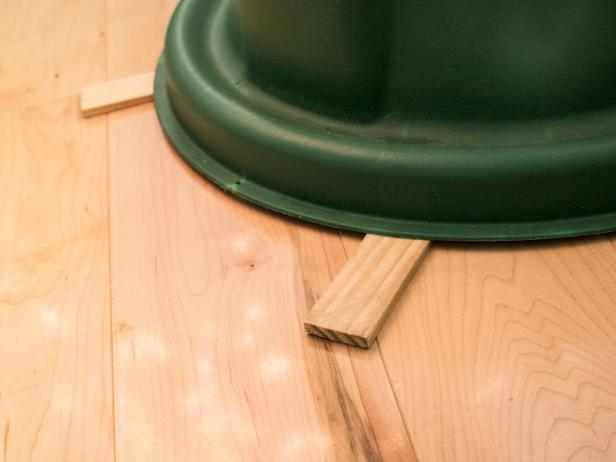 How to Secure and Maintain Your Christmas Tree How to Secure and Maintain Your Christmas Tree