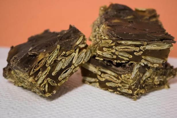 DIY Caramel Pumpkin Seed Brittle DIY Caramel Pumpkin Seed Brittle