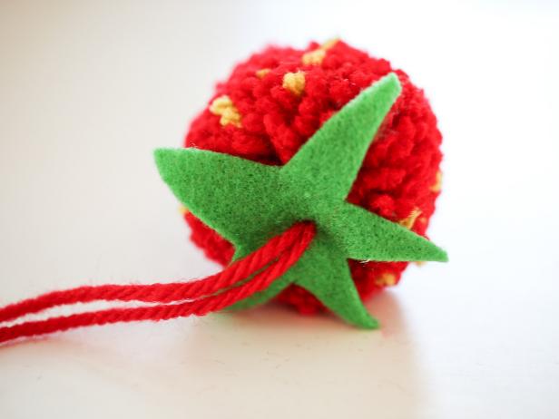 Strawberry Pom Pom Gets Leaves Strawberry Pom Pom Gets Leaves