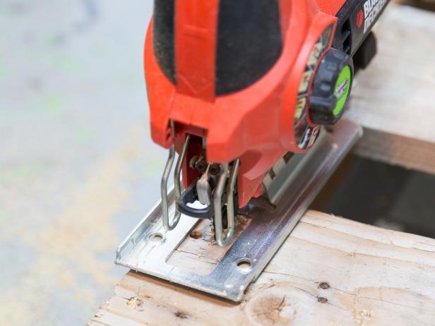 Make a stylish industrial coffee table from an upcycled pallet
