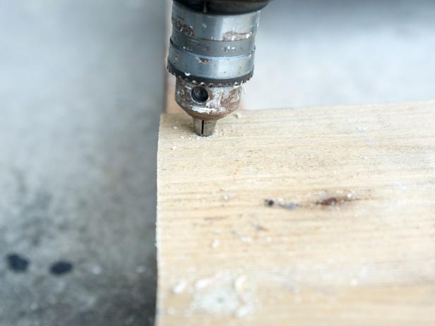 Make a stylish industrial coffee table from an upcycled pallet