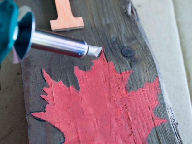 Outline Leaf on Sign with Wood Burner Outline Leaf on Sign with Wood Burner