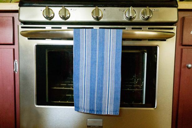 How to Clean Your Oven the Right Way How to Clean Your Oven the Right Way
