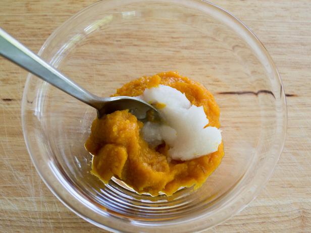 Add Coconut Oil to Pumpkin Puree Add Coconut Oil to Pumpkin Puree