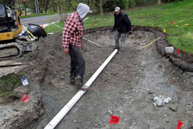 Installing Underdrain in Rain Garden Installing Underdrain in Rain Garden