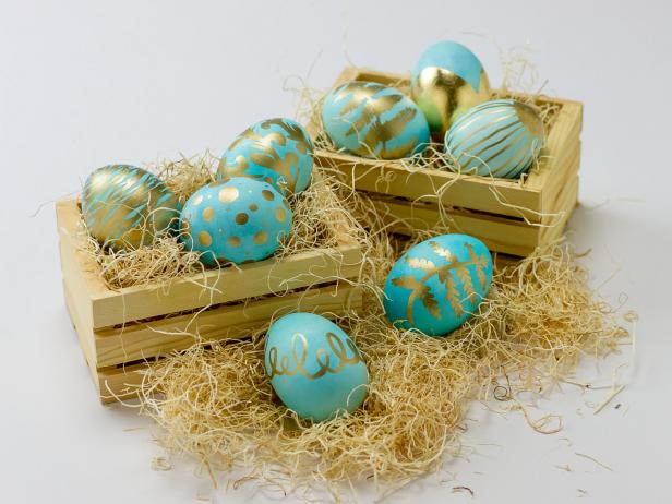 Blue and Gold Leaf Easter Egg DIY Blue and Gold Leaf Easter Egg DIY