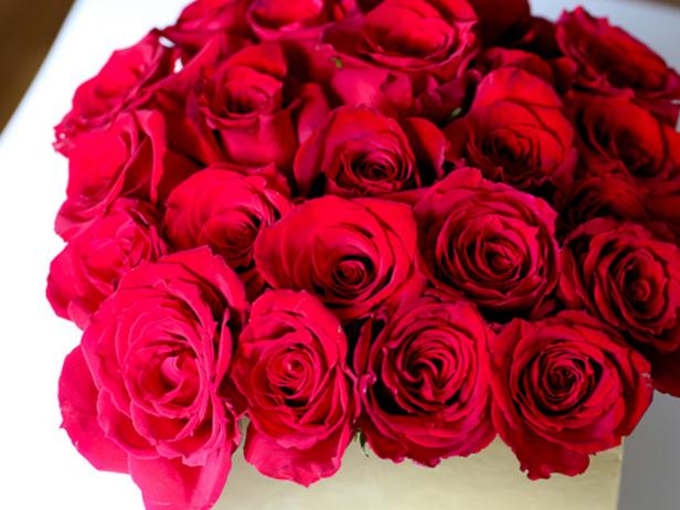 Roses Fill the Award Arrangement Vase Roses Fill the Award Arrangement Vase
