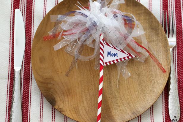 Use the Sparklers for Personalized Place Settings Use the Sparklers for Personalized Place Settings