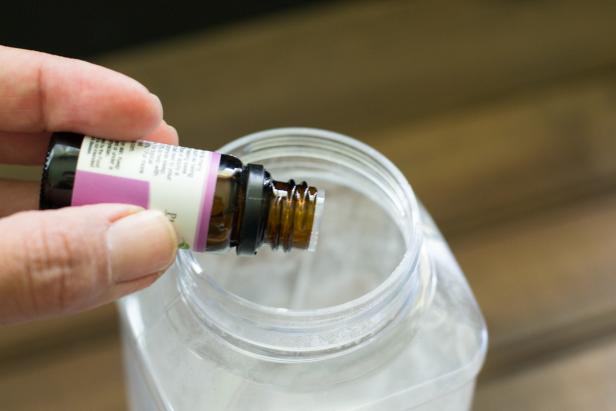 Add Essential Oils to Dry Shampoo for Dogs Add Essential Oils to Dry Shampoo for Dogs