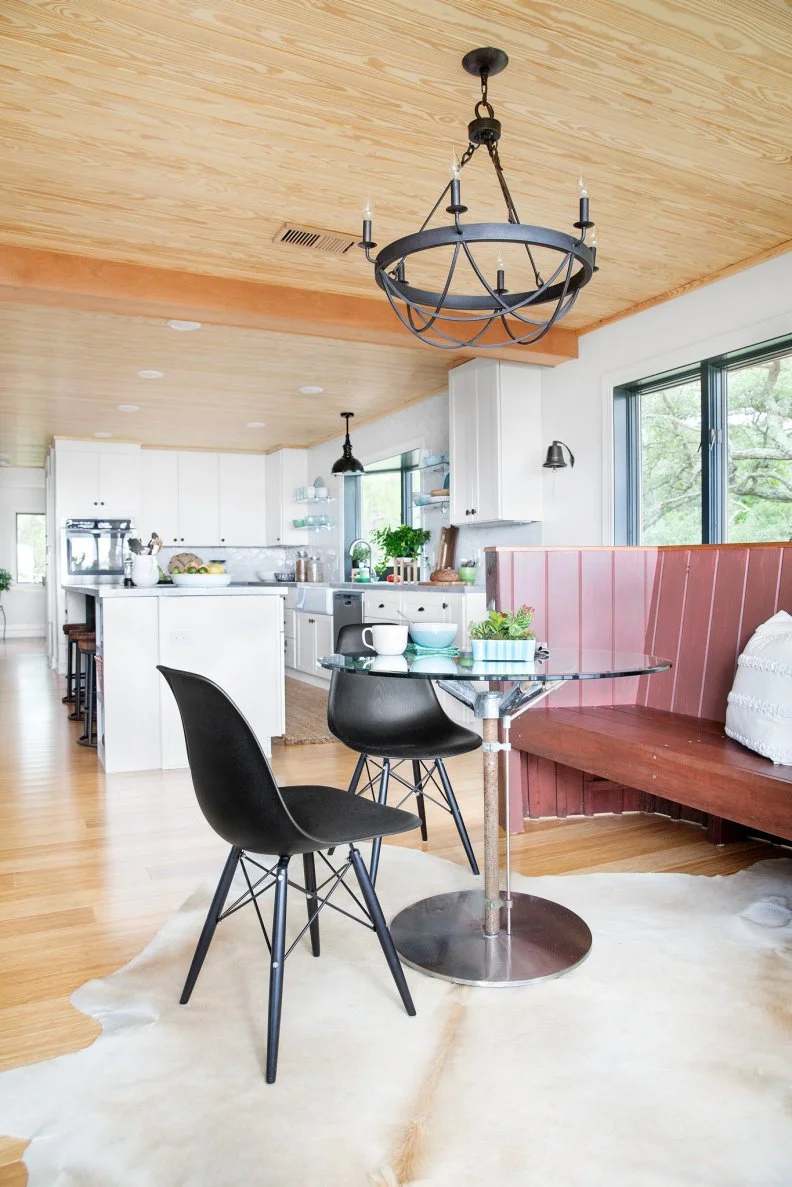 Breakfast Nook at DIY Network Blog Cabin 2016
