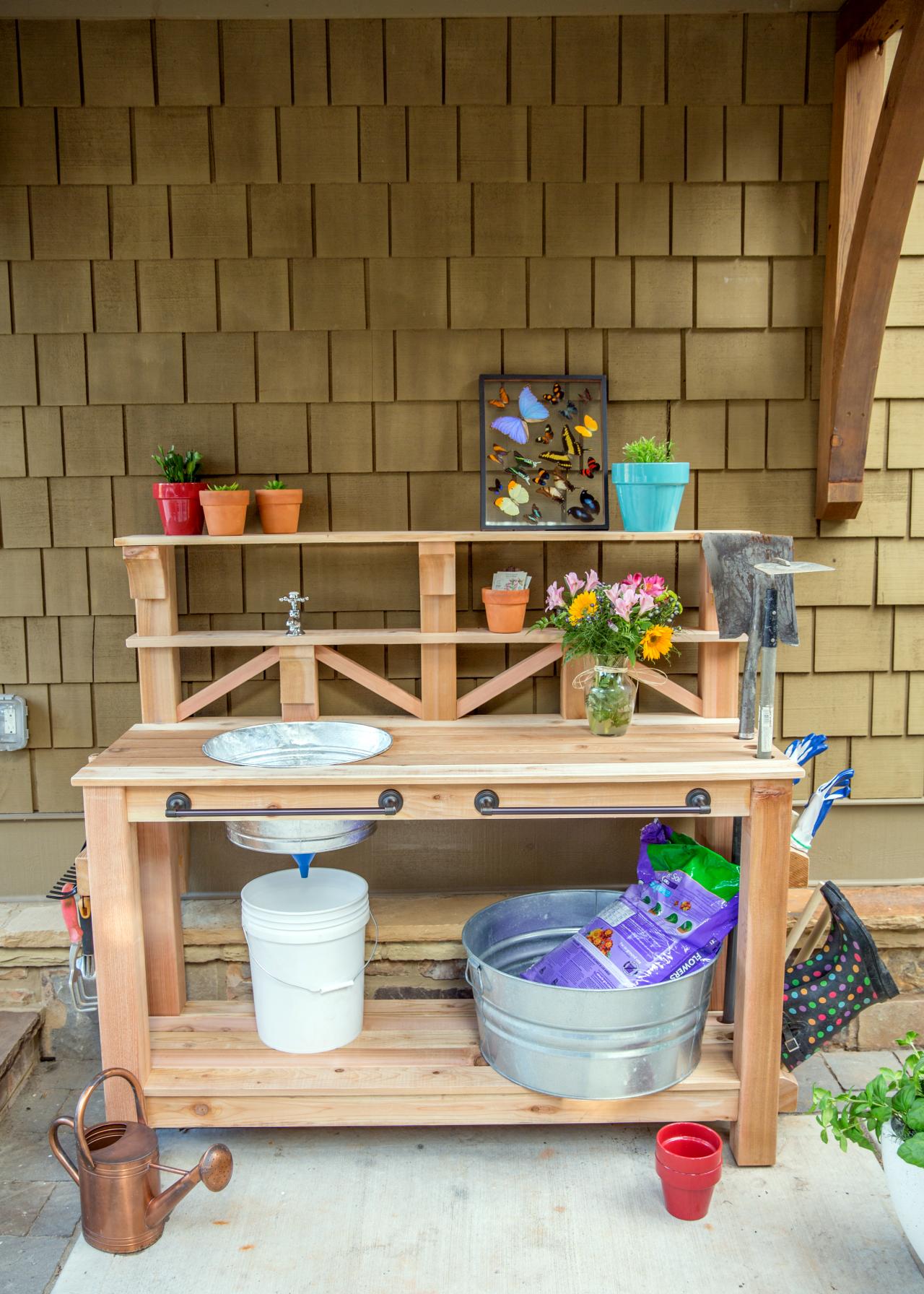 How to Make a Gardener's Potting Bench howtos DIY