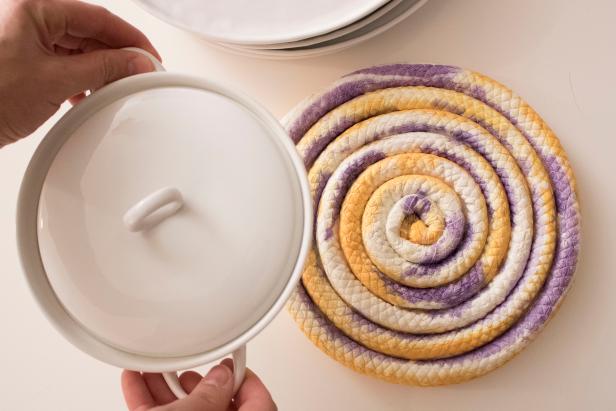 How to make a coiled trivet. How to make a coiled trivet.