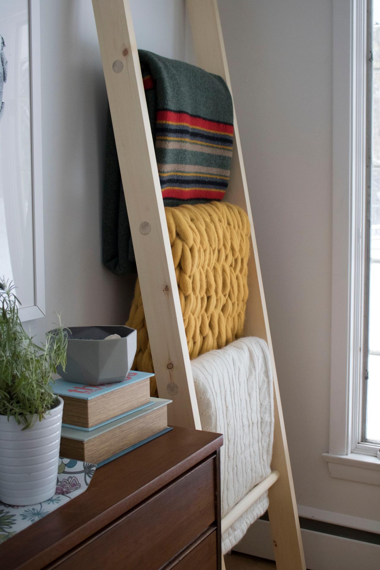How to Build a Wooden Blanket Ladder DIY