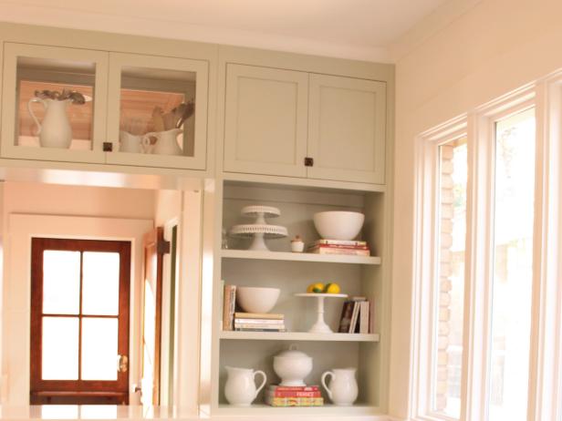 Built-in Bookshelves in Craftsman Breakfast Nook Built-in Bookshelves in Craftsman Breakfast Nook