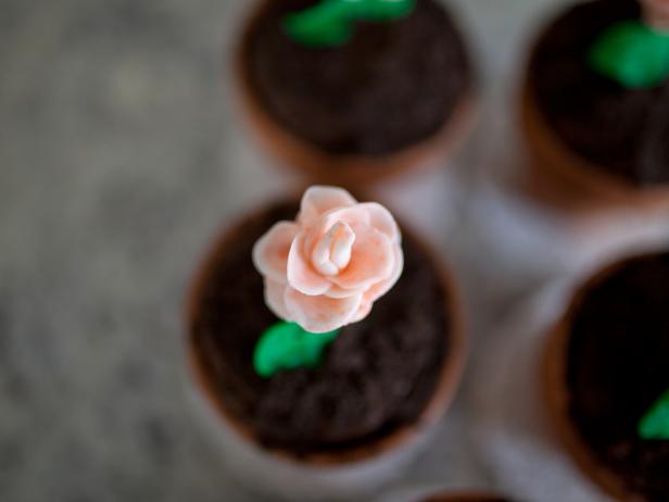 Chocolate Cupcakes in Terra Cotta Pots With Fondant Roses
