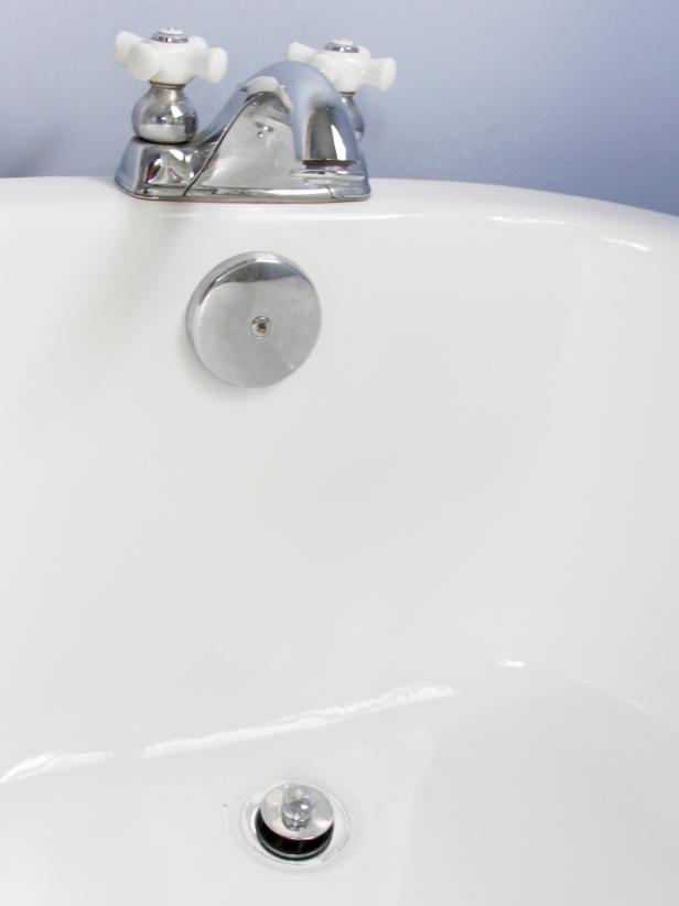 Scrub A Dub! Here’s How to Refinish Your Tub! Easy Home Projects, DIY Home, DIY Home Improvements, DIY Bathroom Remodel, Bathroom Remodel On a Budget, DIY Home Improvement