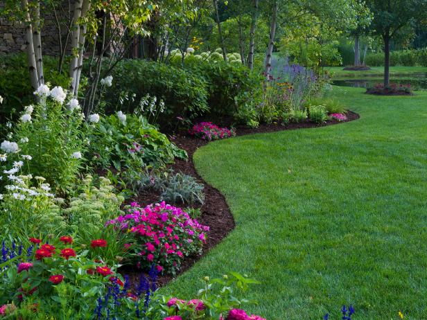 Perennial Border With Curved Edges Perennial Border With Curved Edges
