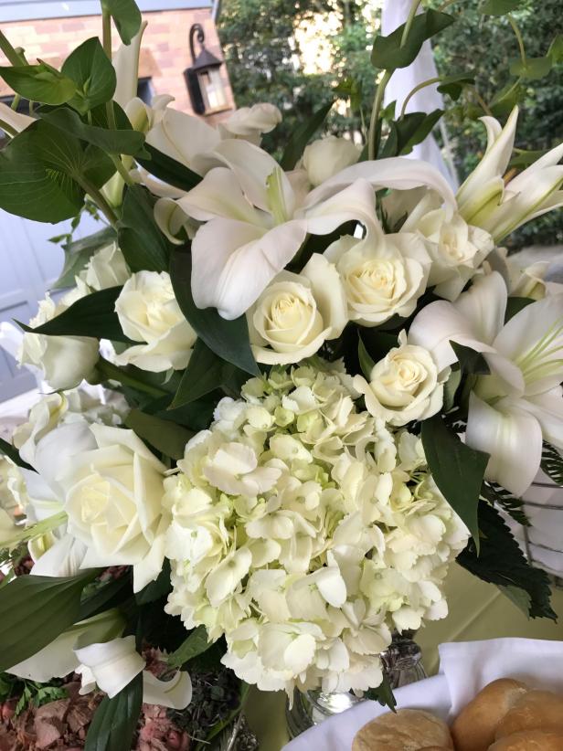 White Floral Centerpiece White Floral Centerpiece
