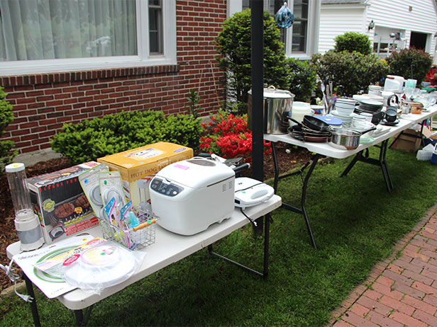 Original Ellen Foord How To Have A Yard Sale Organized Tables