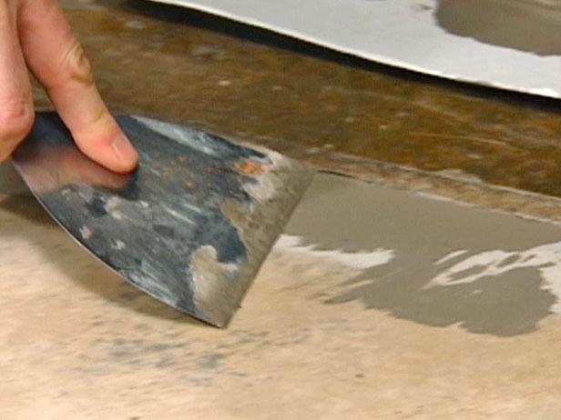 How To Install Vinyl Flooring Tos, How To Put Down Vinyl Flooring On Concrete