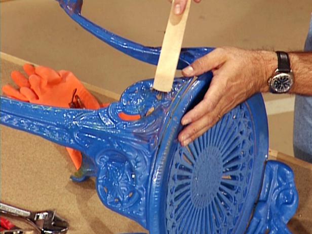Removing Rust From Wrought Iron Diy, How To Remove Rust From Painted Outdoor Furniture
