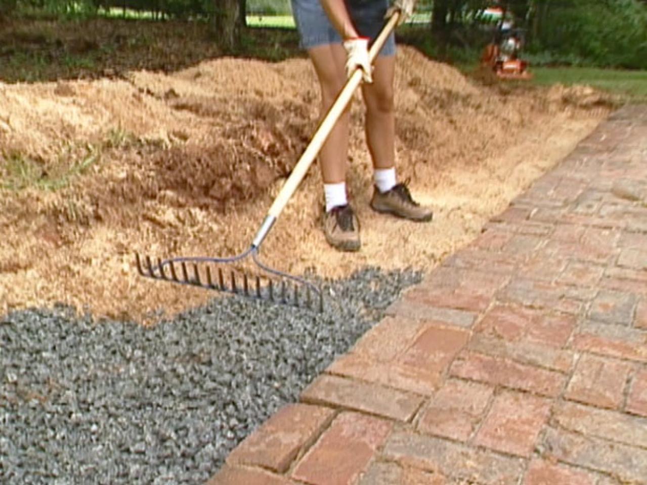 How To Build A Block Retaining Wall, How To Install Concrete Garden Wall Blocks