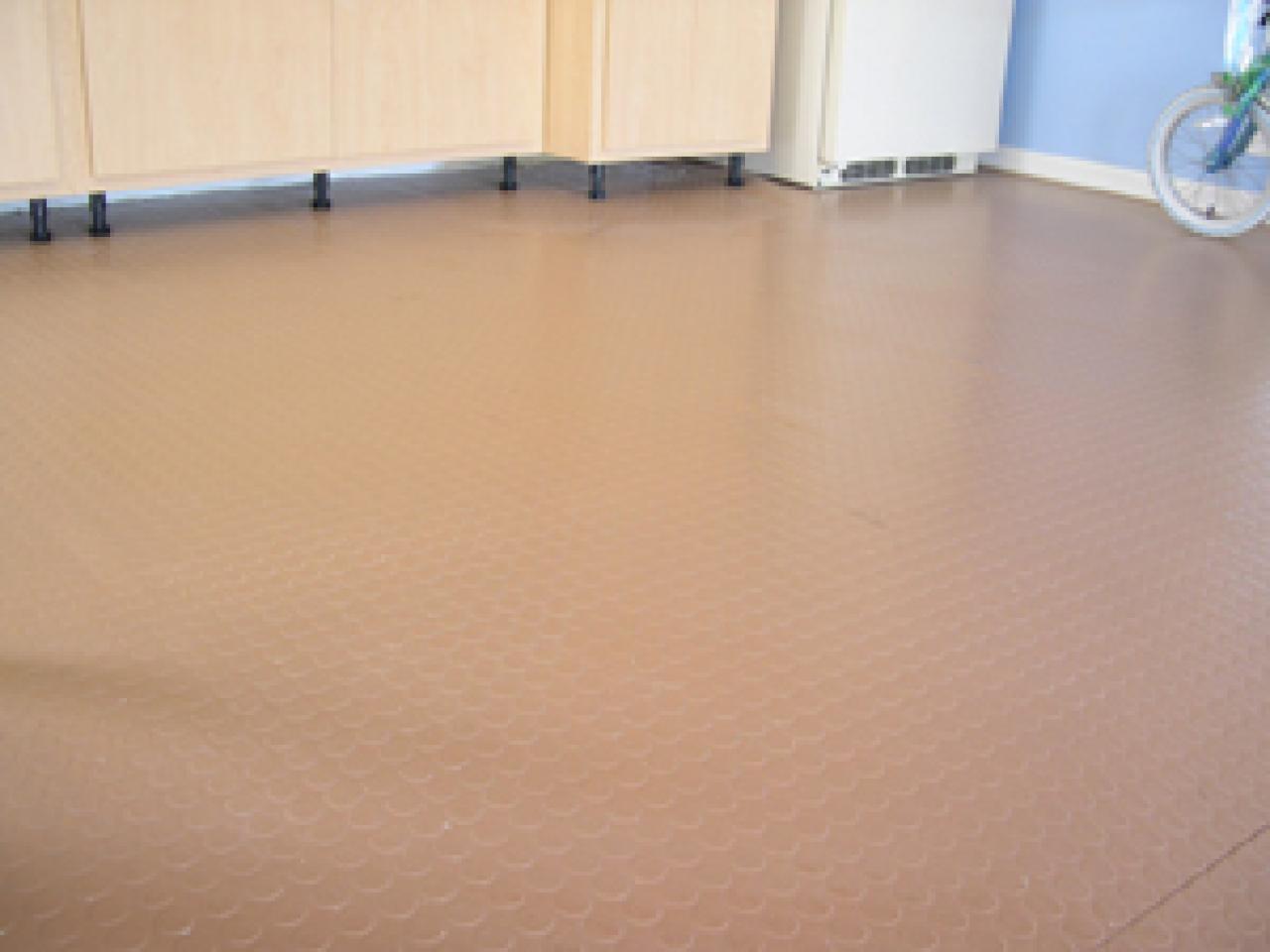 How To Install Polyvinyl Floor, How To Install Roll Out Vinyl Flooring