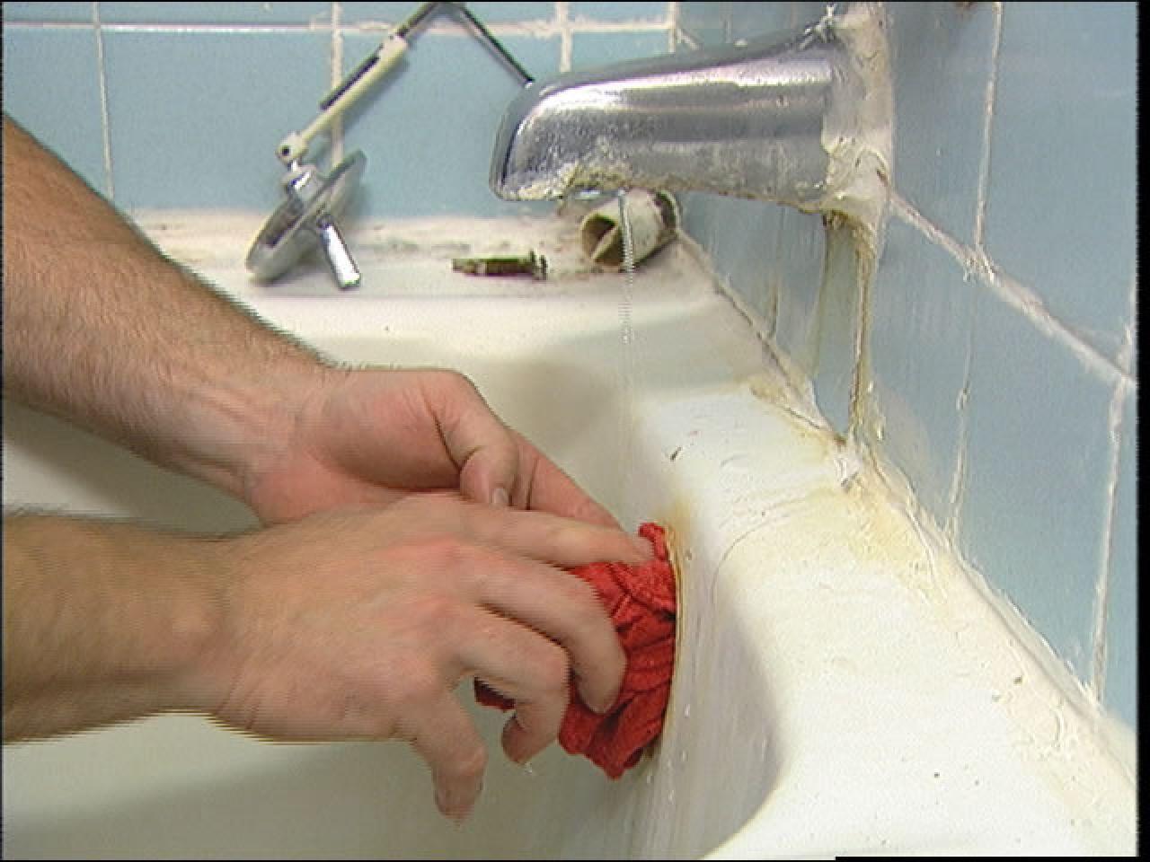 Unclog A Bathtub Using The Trip Lever, How To Clean Out Bathtub Drain