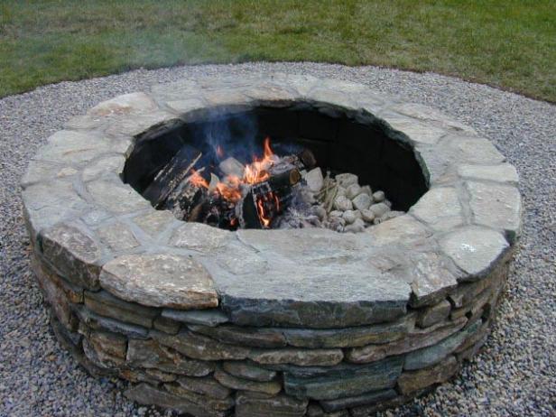 Building A Backyard Fire Pit, How To Make An Outdoor Fire Pit With Bricks