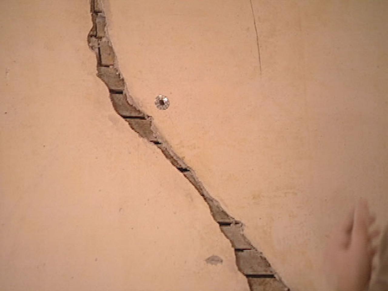 How To Restore Cracked Plaster How Tos Diy