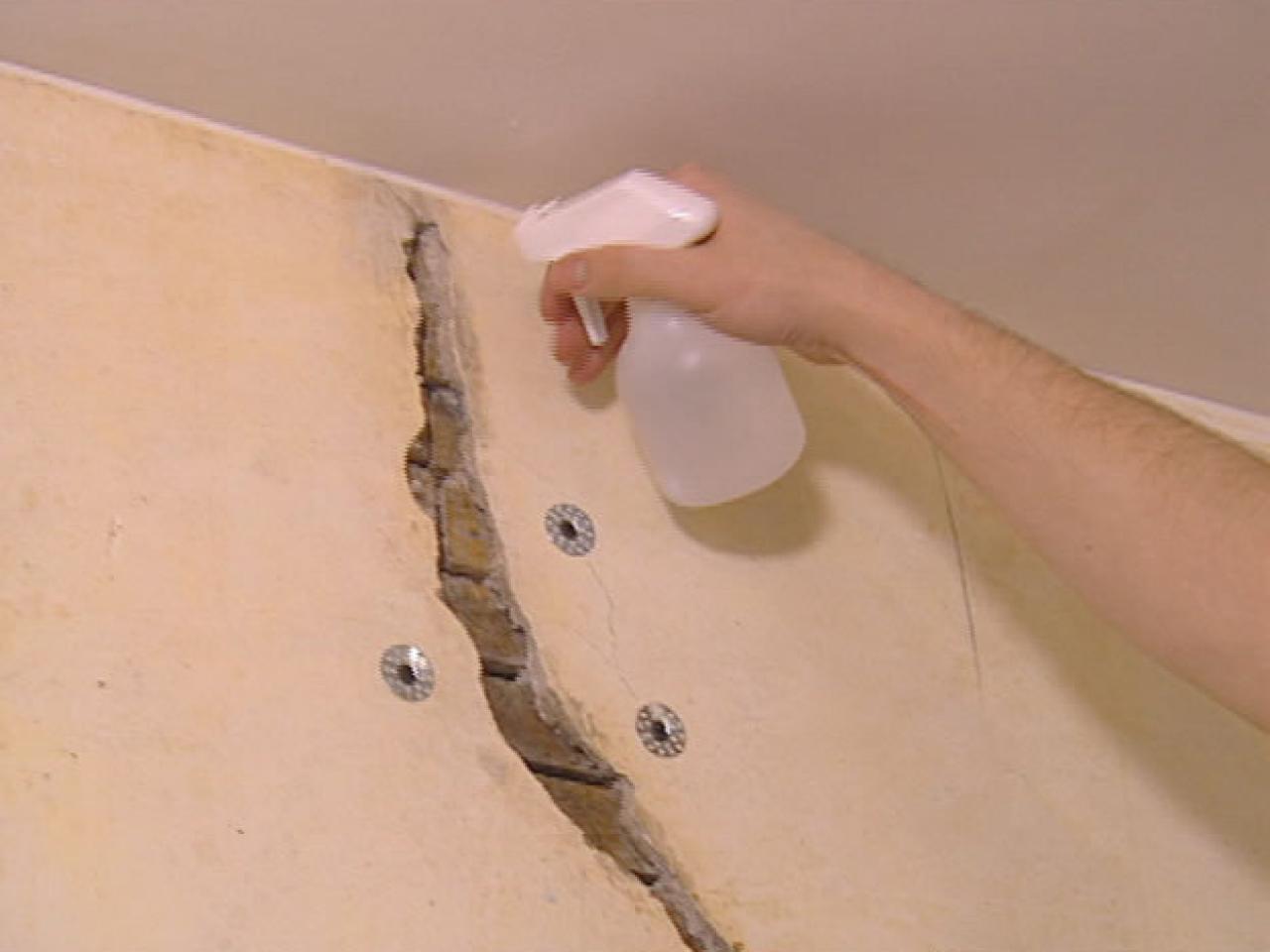 How To Restore Cracked Plaster How Tos Diy