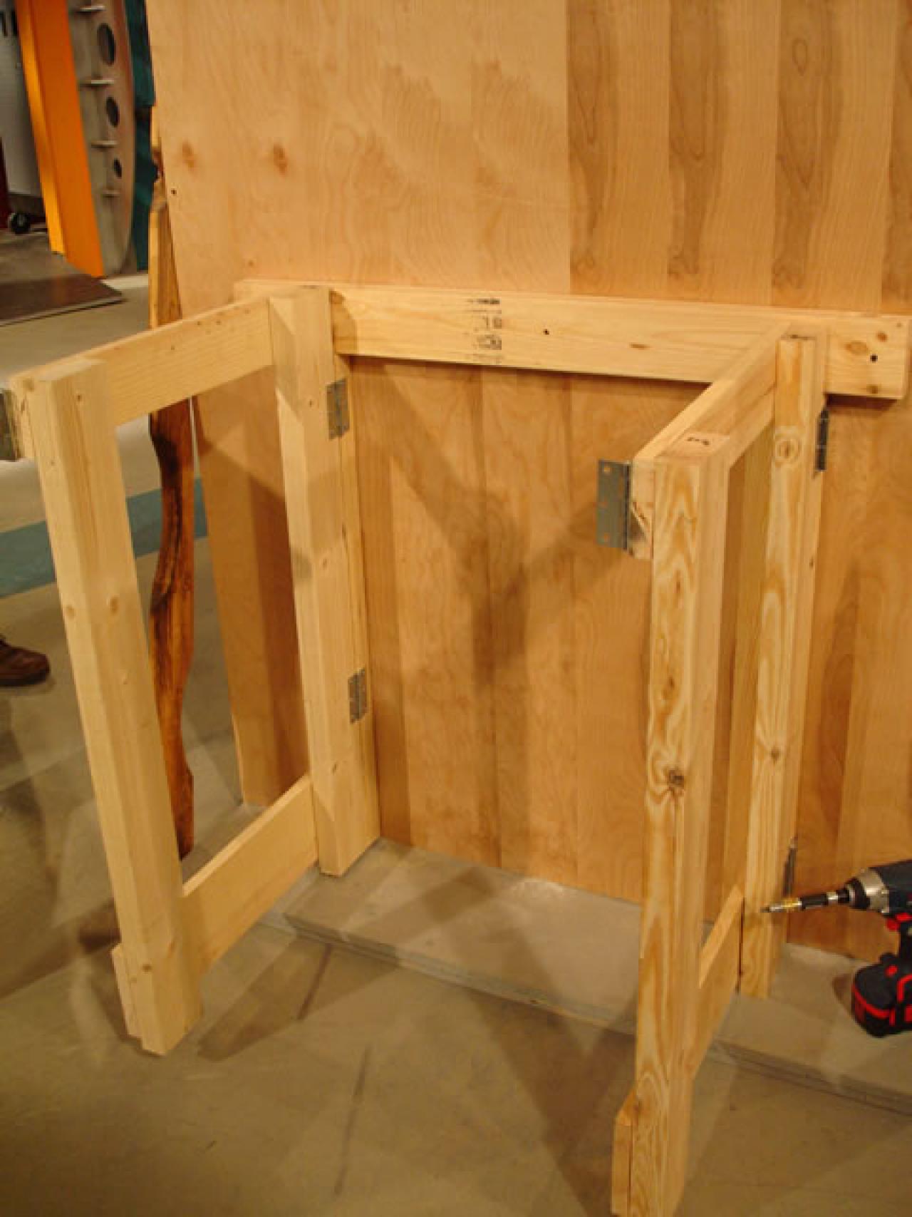 make a cheap fold-down workbench: 4 steps with pictures