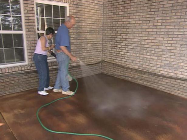 How To Apply Concrete Stain Tos Diy, How To Get Wood Stain Out Of Concrete Patio