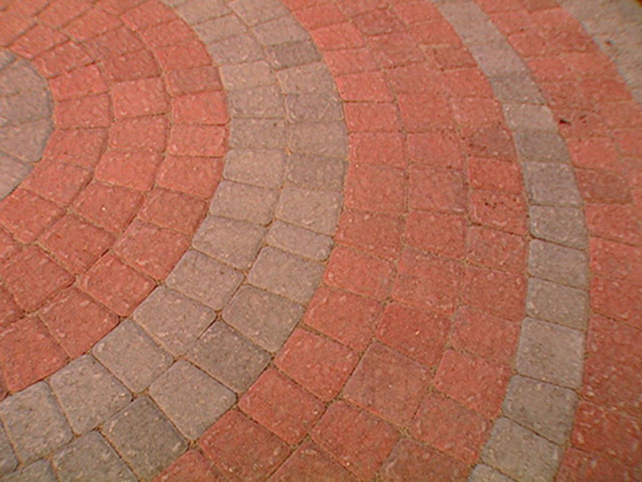 How To Lay A Circular Paver Patio How Tos Diy