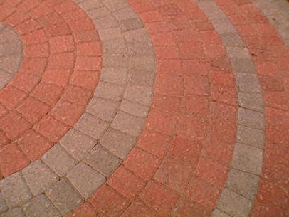 How To Lay A Circular Paver Patio Tos Diy - How To Make A Circle Patio With Bricks