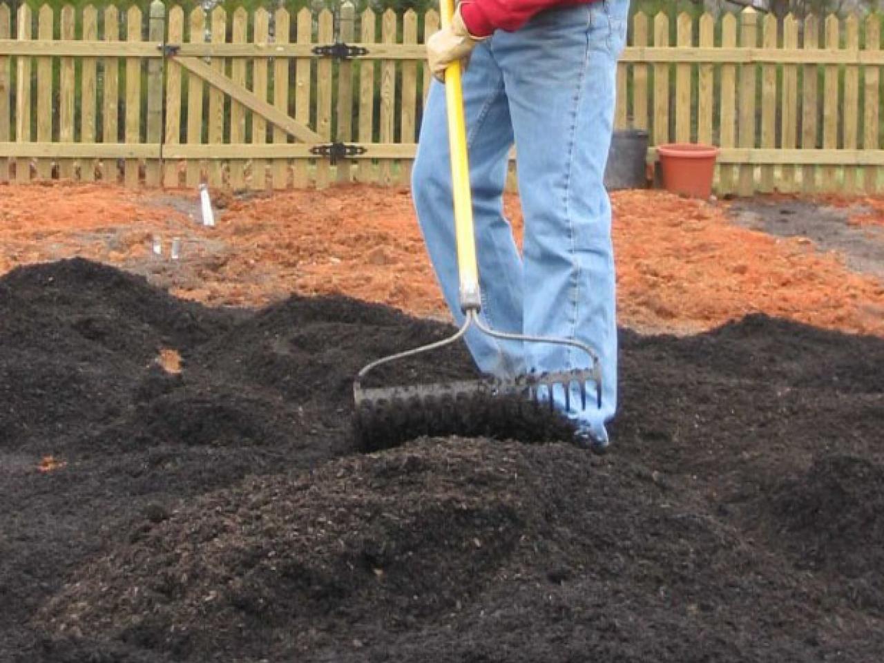 How To Add Soil Amendments And Critter Fencing How Tos Diy