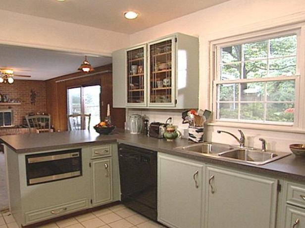 Painted Kitchen Cabinets to Refresh Your Old Kitchen