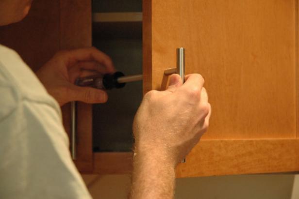  T How to Install New Cabinet Hardware, Installing New Cabinet Hardware, DIY Home, DIY Home Hacks, Home Improvements, Quick and Easy Home Improvements, Home Improvement Hacks, Popular Pin