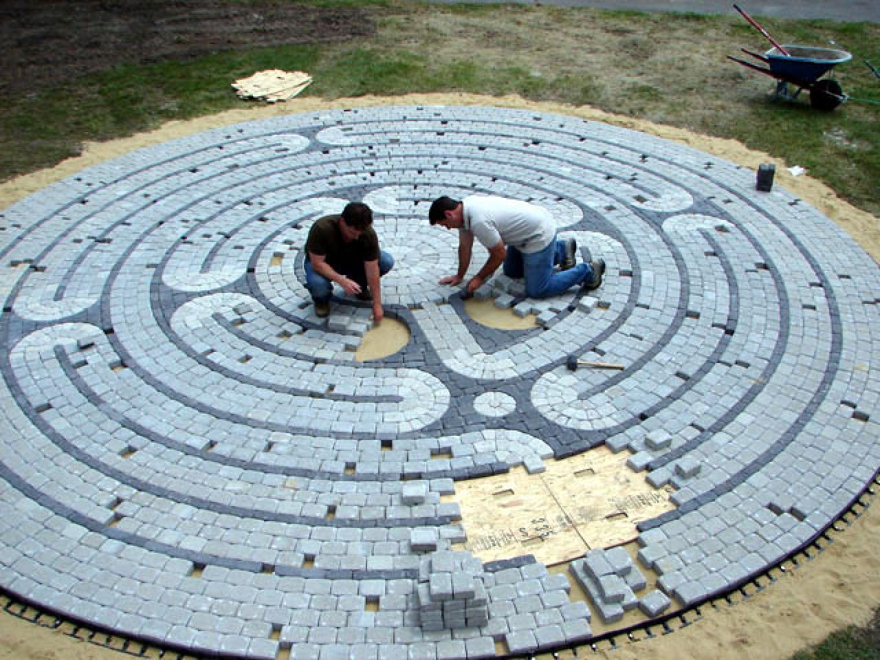 How to Make an Outdoor Garden Labyrinth howtos DIY