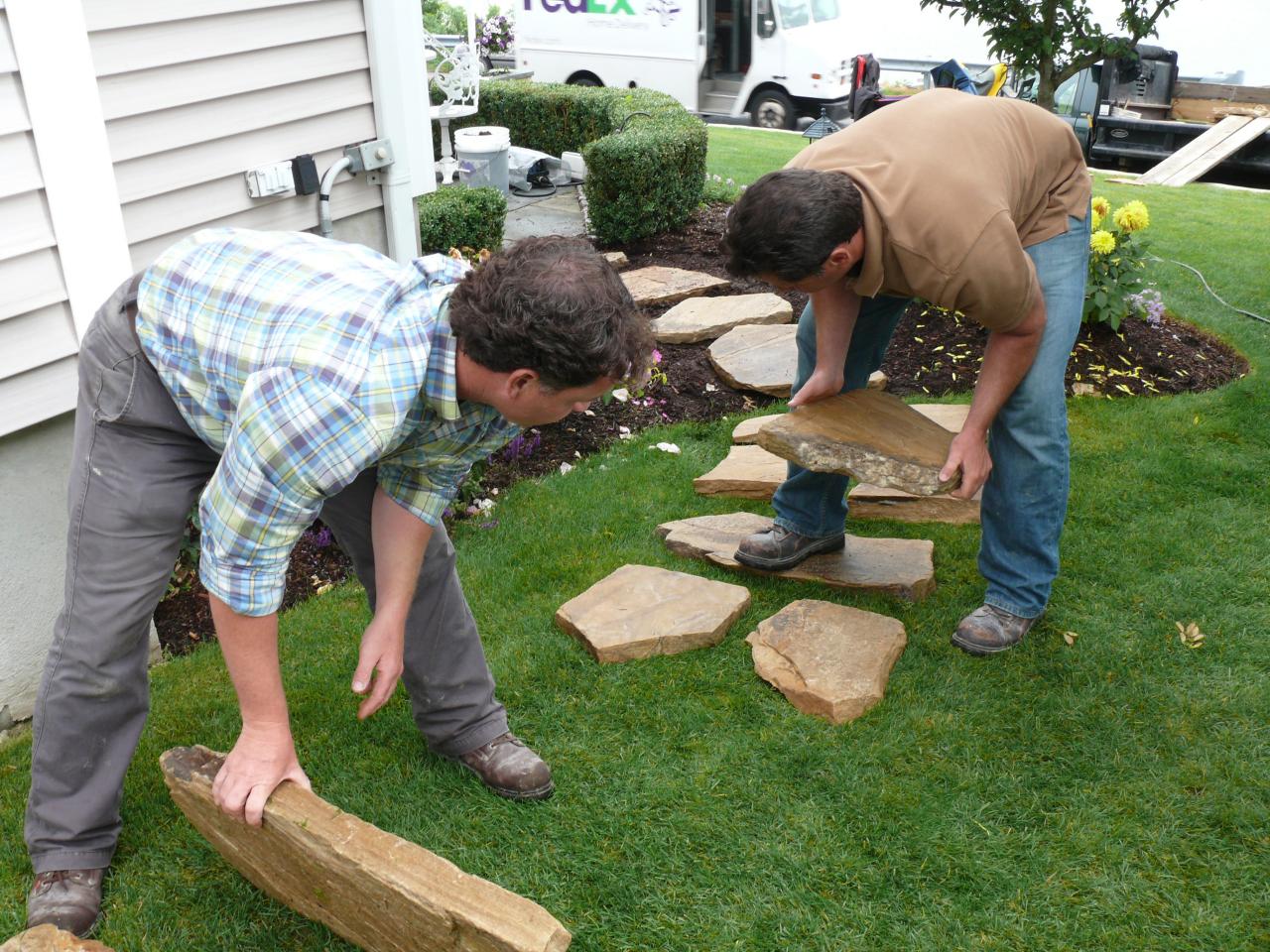 Building A Stone Walkway How Tos DIY