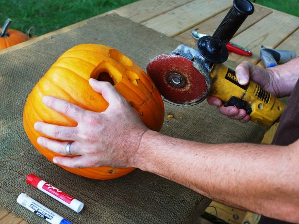 Halloween Pumpkin Carving: Skull Jack O' Lantern | how-tos | DIY