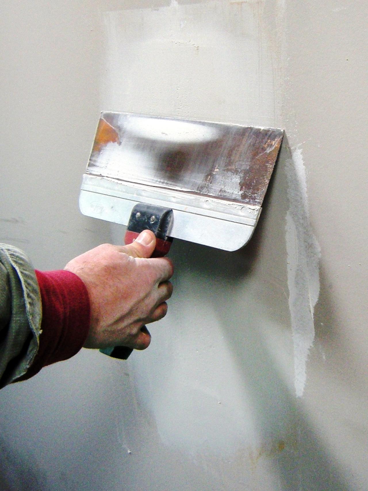 How to repair cracks in drywall