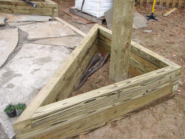 How to Build Triangular Planter Boxes | how-tos | DIY