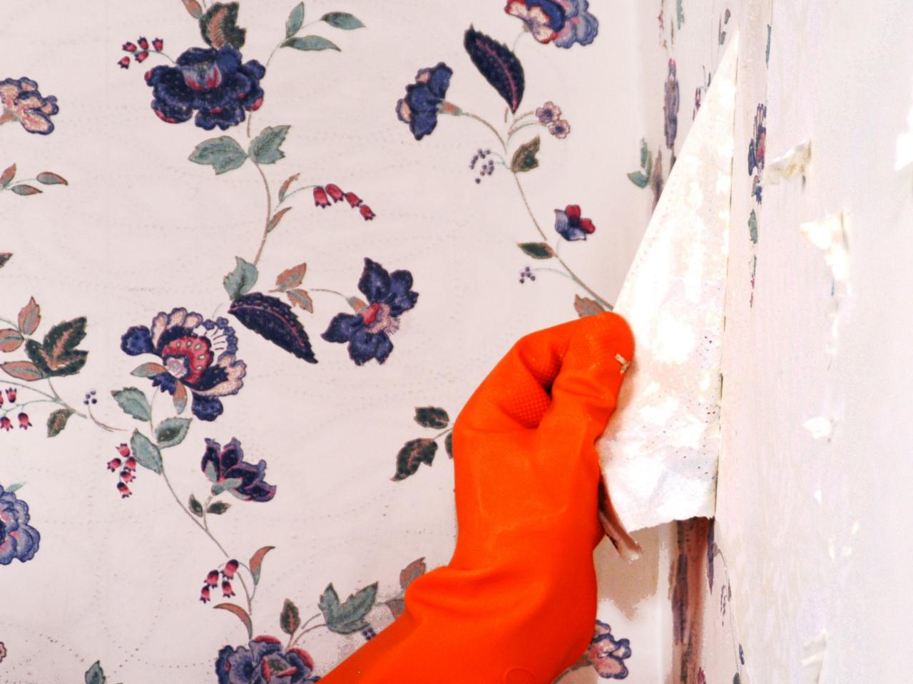 How to Remove Wallpaper Using Solvents