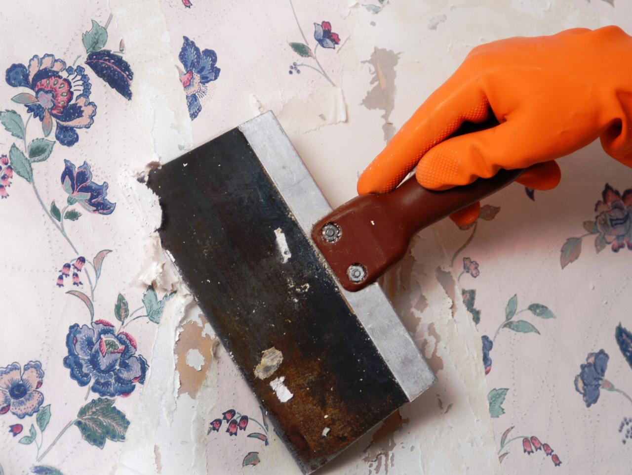 How to Remove Wallpaper Using Solvents