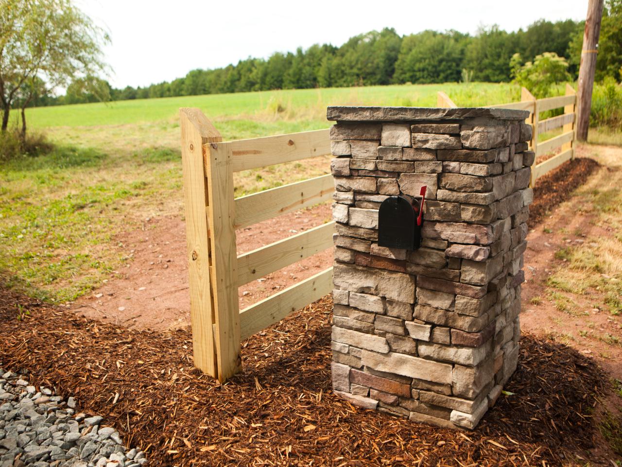 Blog Cabin 2010 Mailbox | DIY