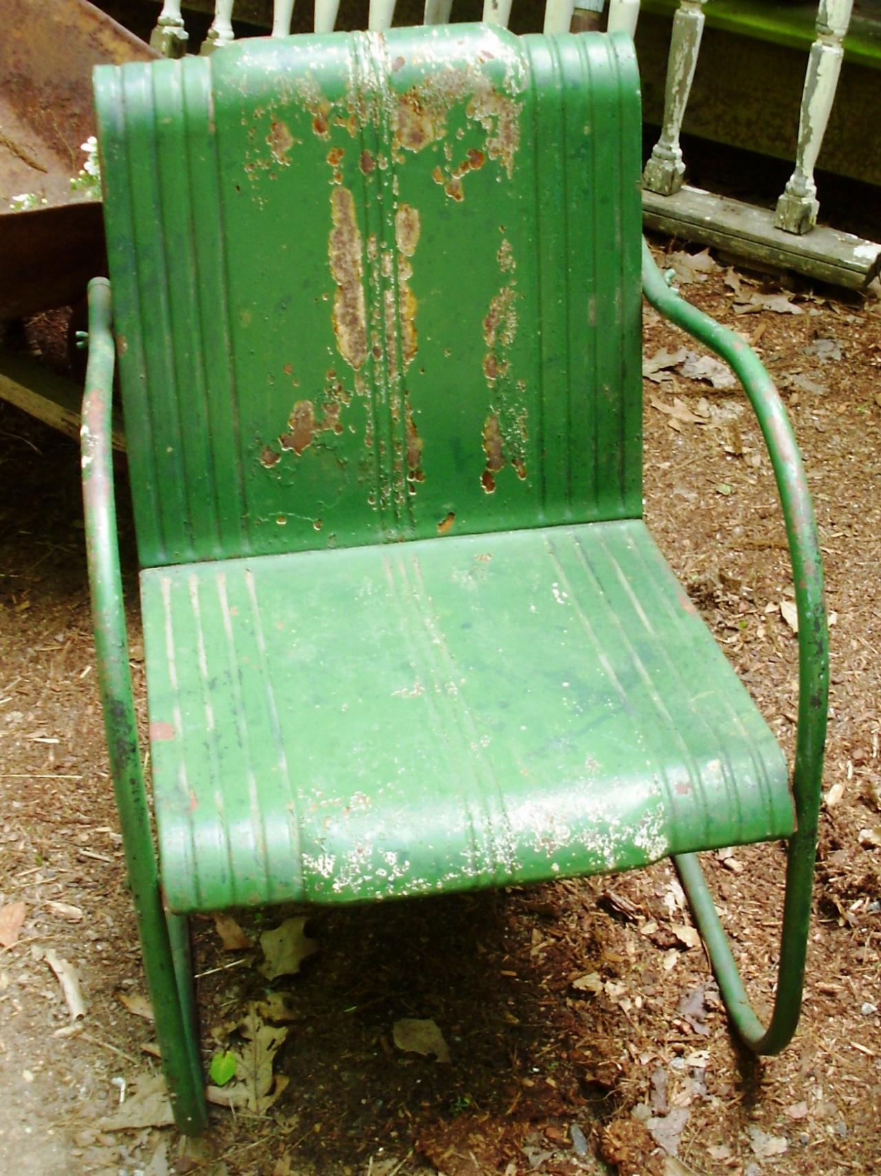 Vintage Wooden Lawn Chairs  : It Was Originally Released In The Beta Testing At Jam Mart Furniture For 350 Gems.