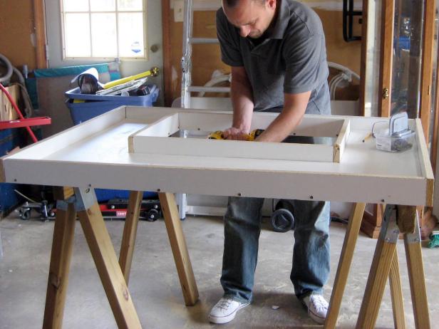 After cutting the mold, attach the sides cut to the desired thickness.